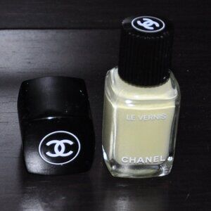 New in Box Limited Edition CHANEL Le Vernis Nail Polish 129 OVNI 13ml/0.4oz
